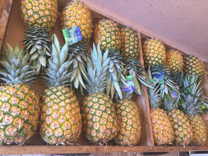 Piñas / Pineapples